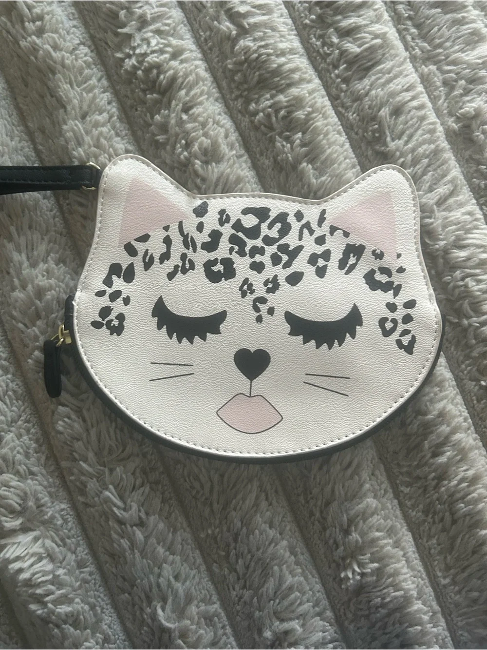Luv Betsey by Betsey Johnson Cat Face wristlet | White Leopard Novelty Kitty Bag - Picture 1 of 4